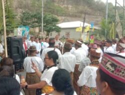 Ribuan umat dari Paroki Santa Maria Ratu Rosario Reo merayakan kedatangan imam baru, RP. Serafim Oktavianus Edor, SVD, Jumat (6/10/2023)